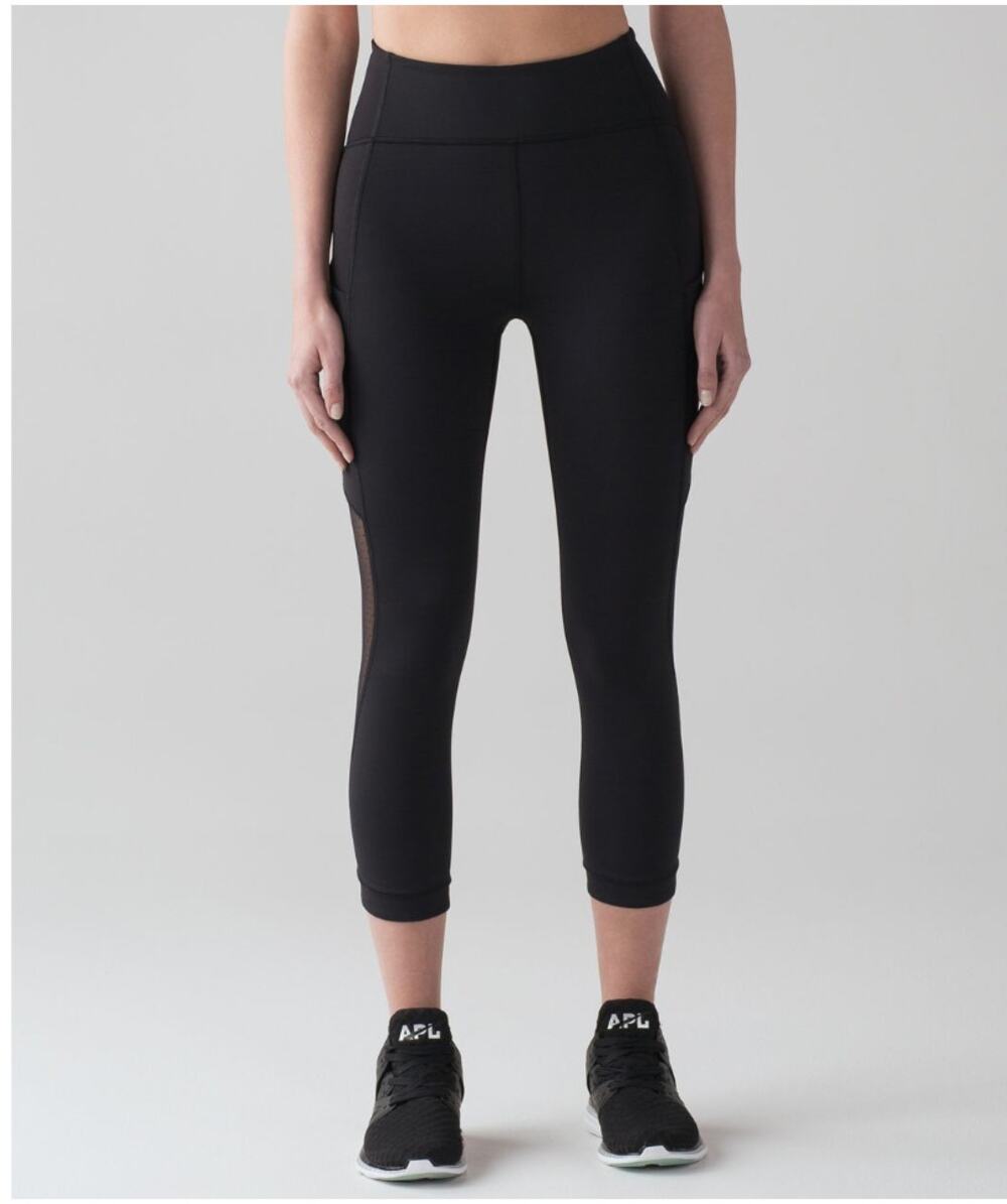 Lululemon Sole Training Crop Leggings Black Mesh Pockets Womens Size 6 Capri
